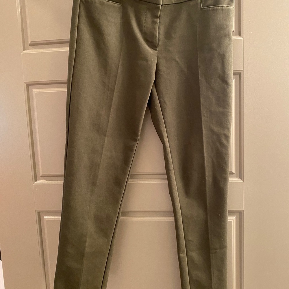 Loft Olive green skinny capris Sz 2 petite